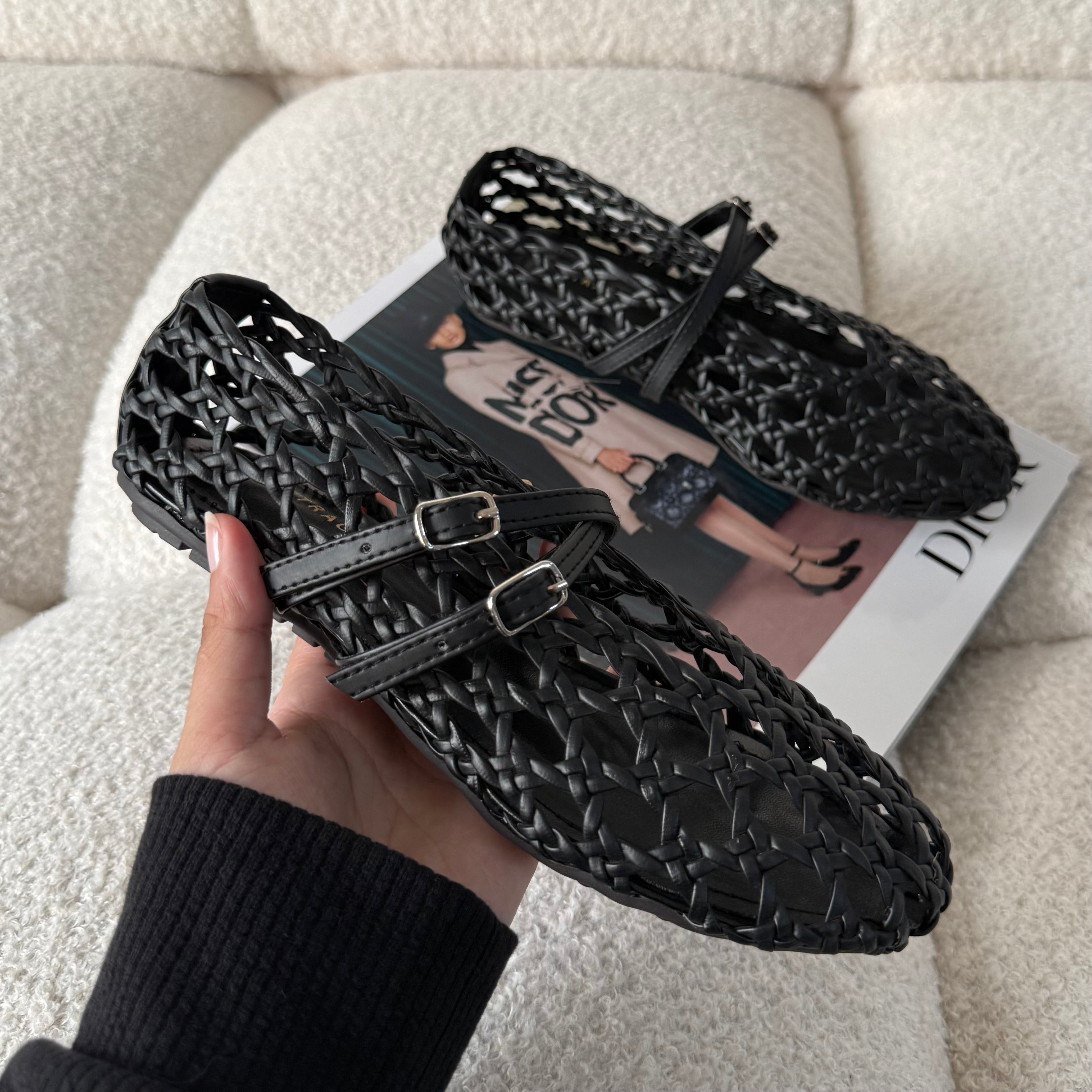 BLACK WOVEN FLATS