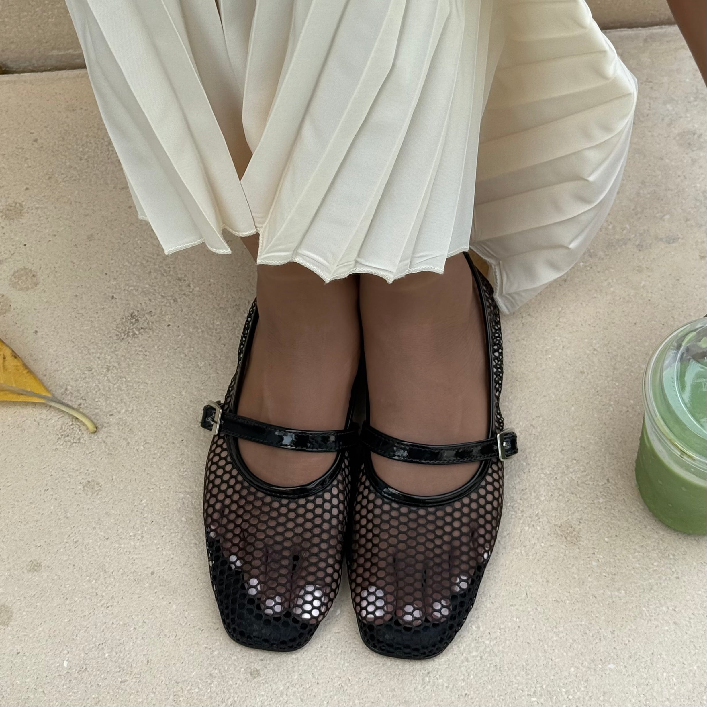 BLACK MESH FLATS