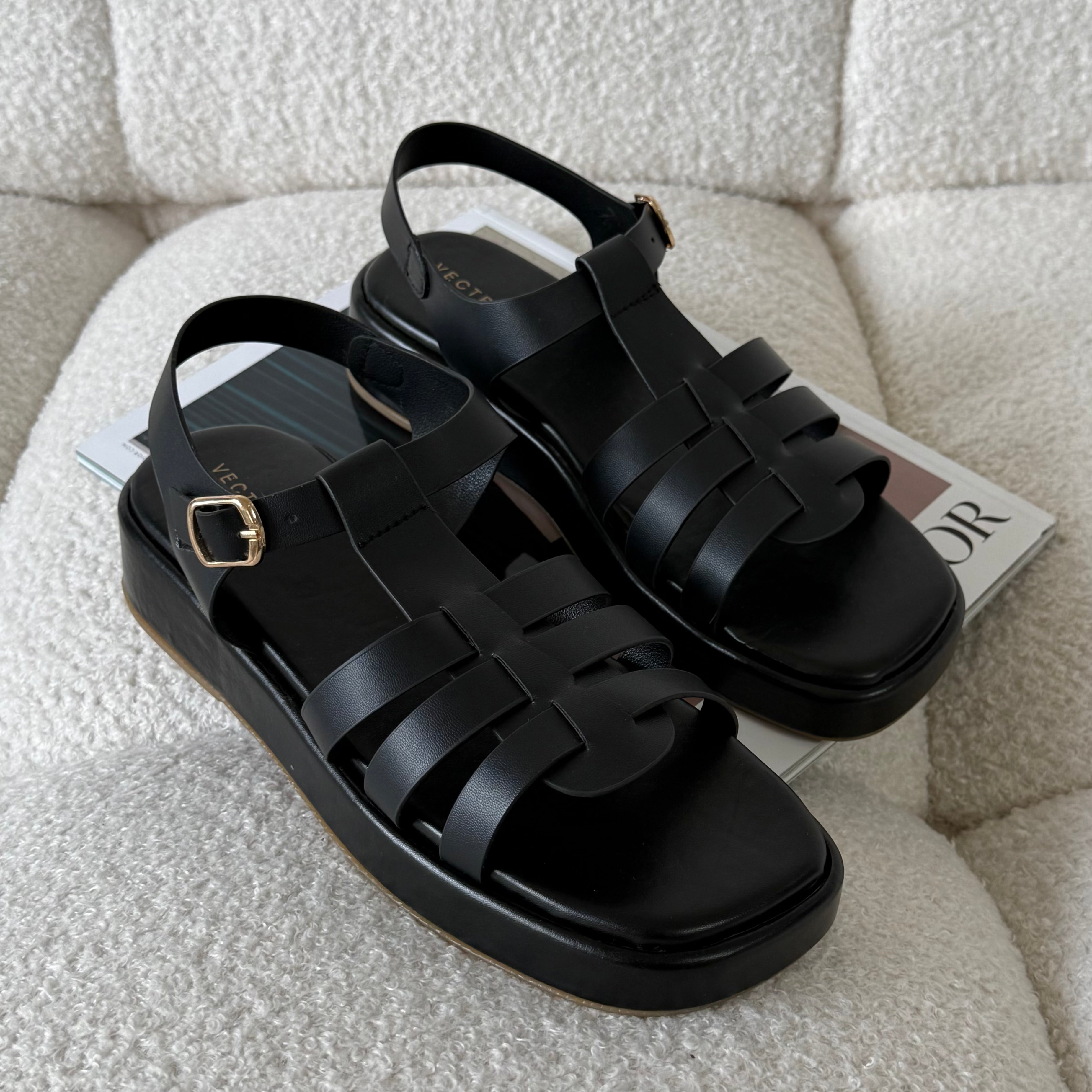 Black fisherman sandals
