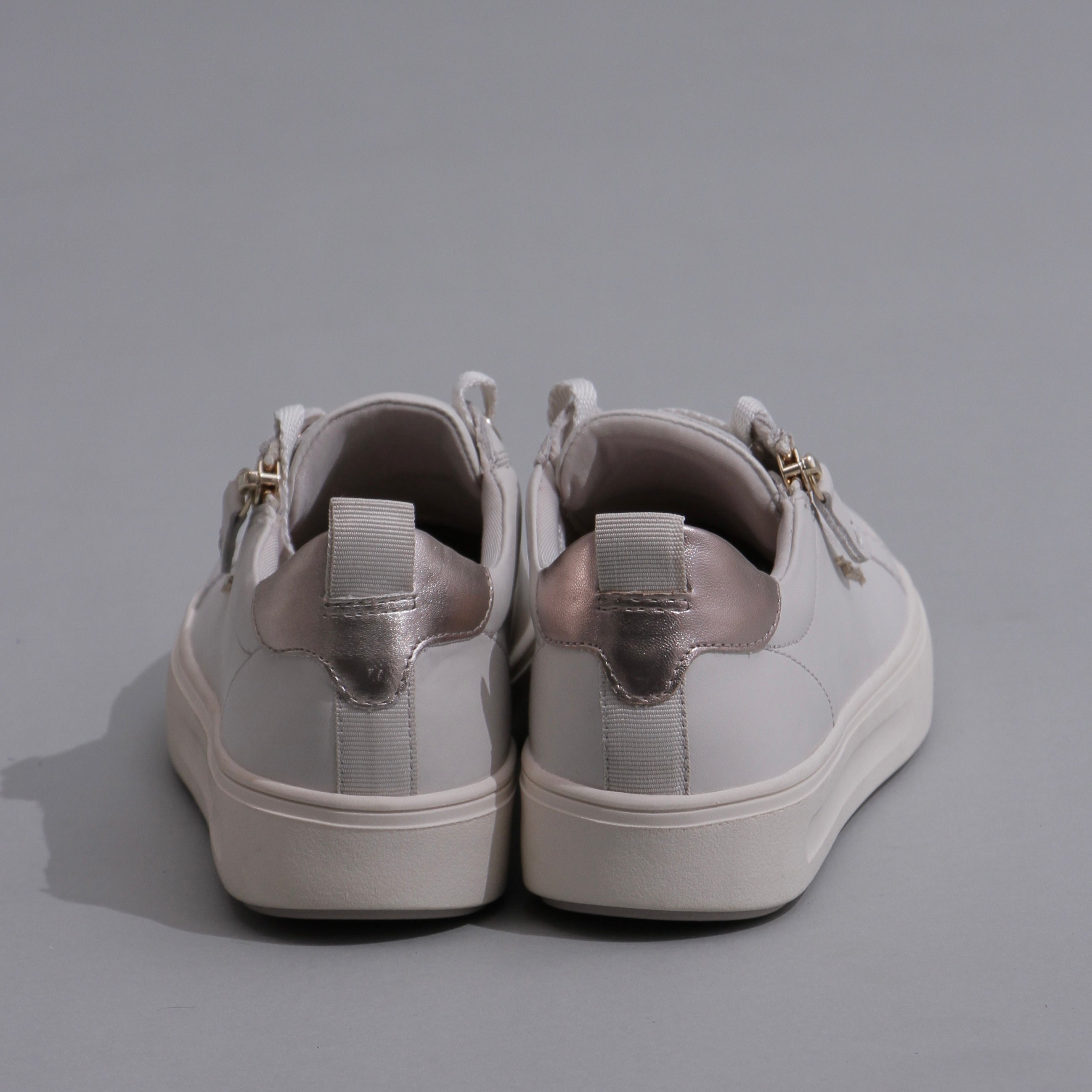 Comfort fit white sneakers