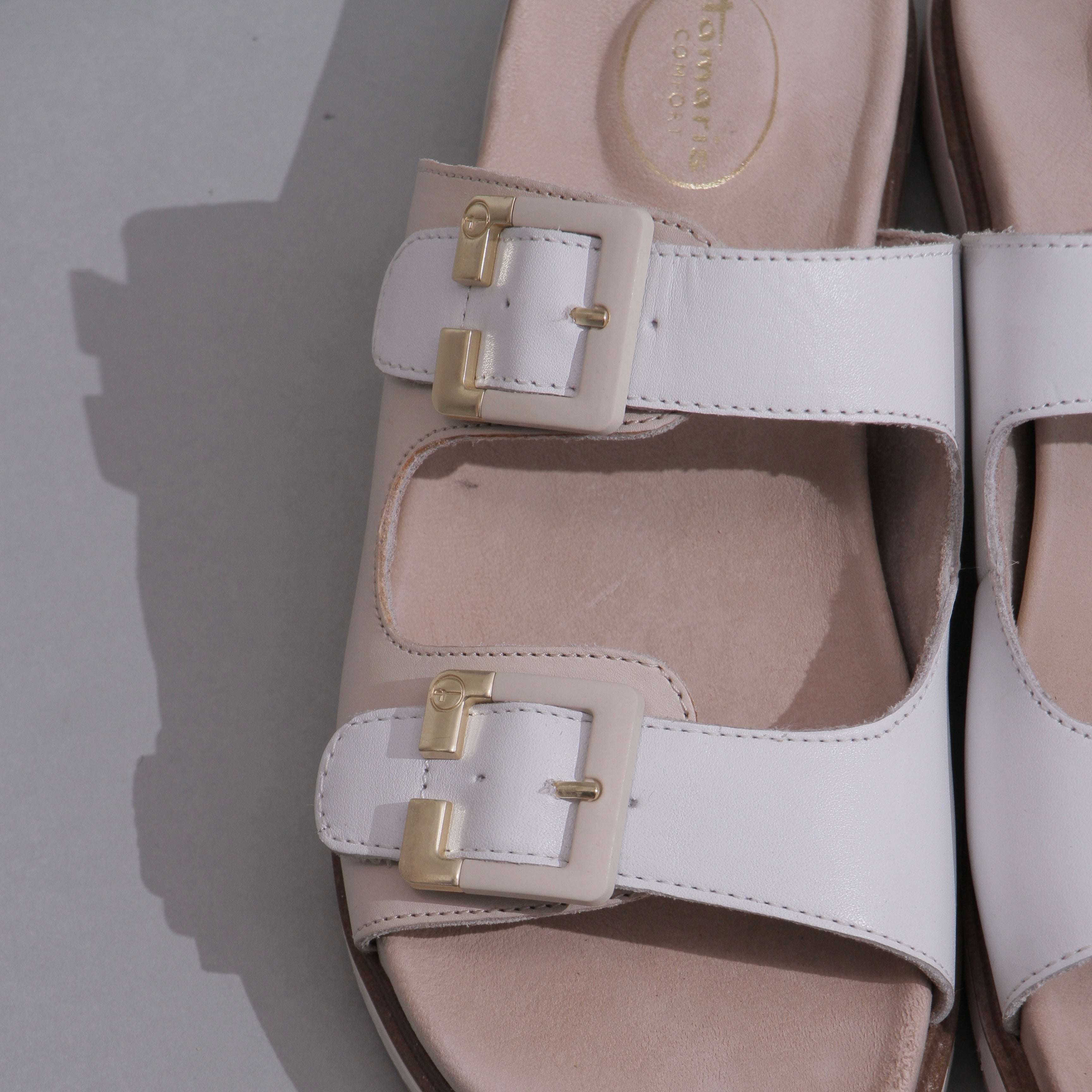 White beige belted cloud sliders