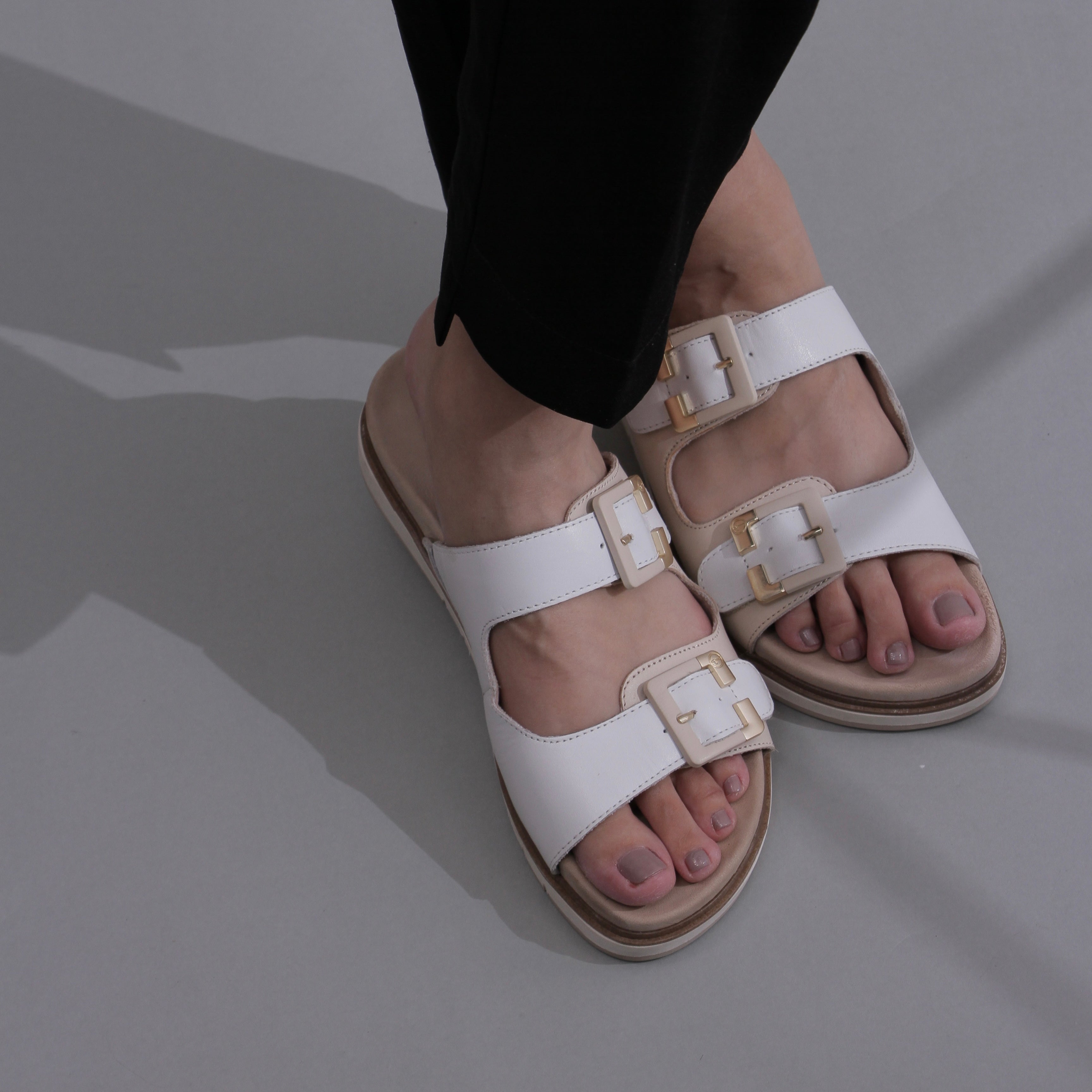 White beige belted cloud sliders