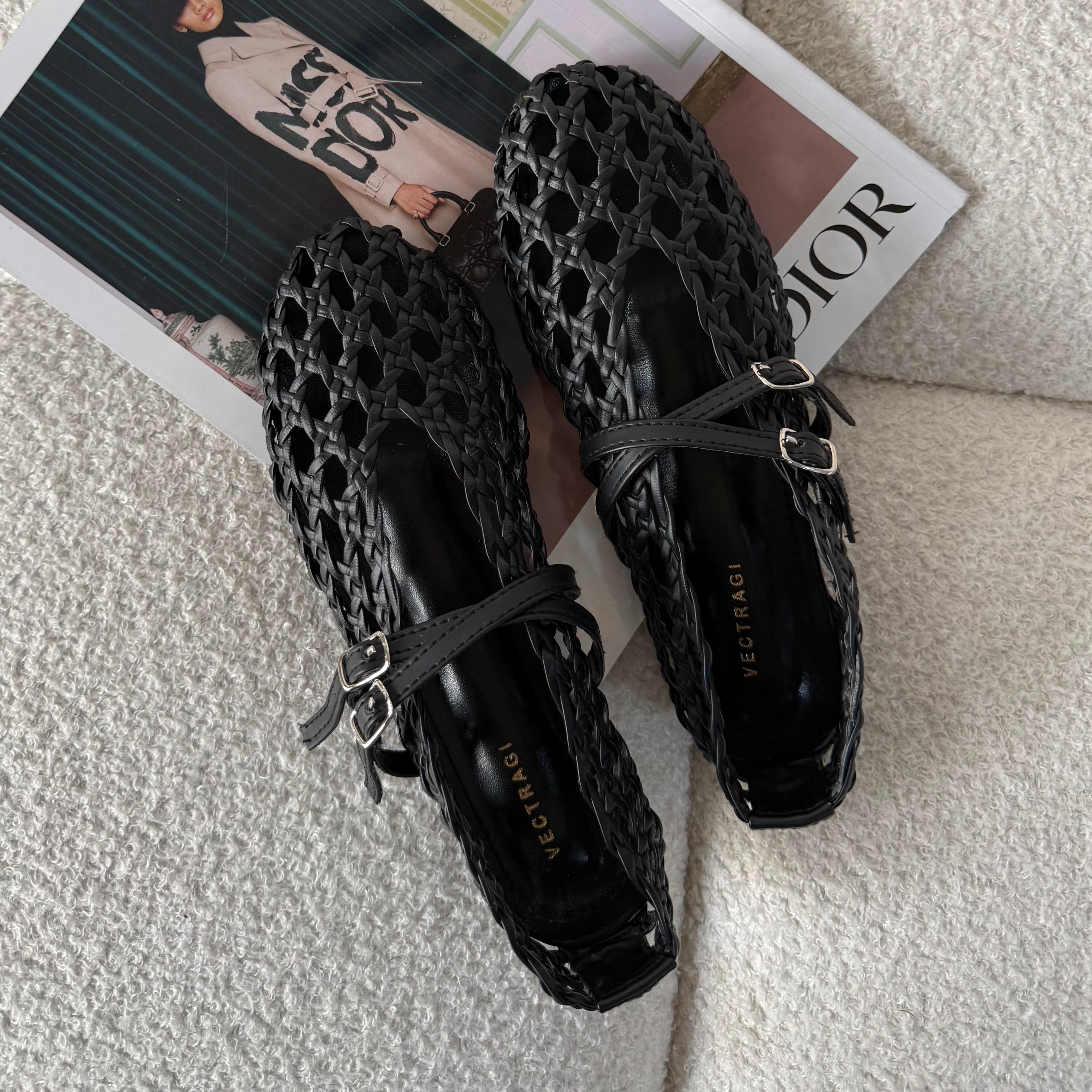 BLACK WOVEN FLATS