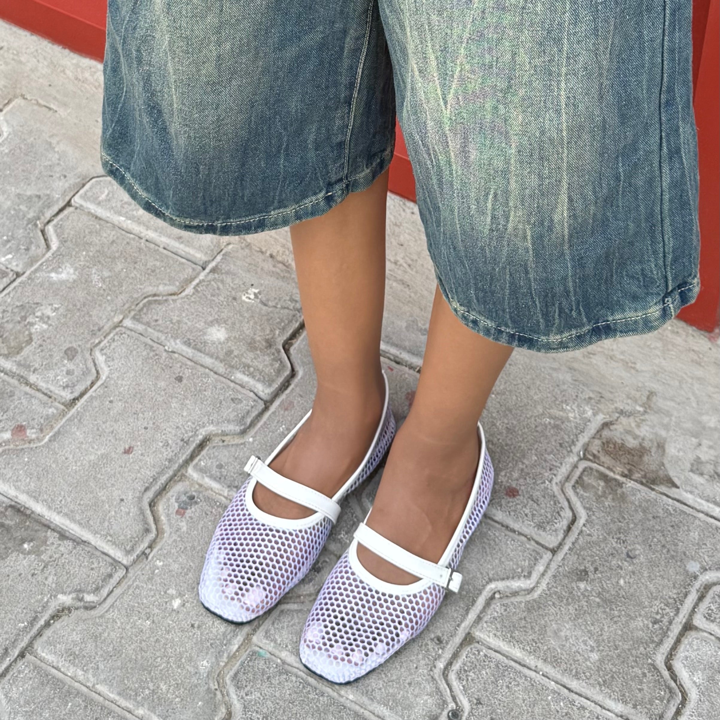 WHITE MESH FLATS