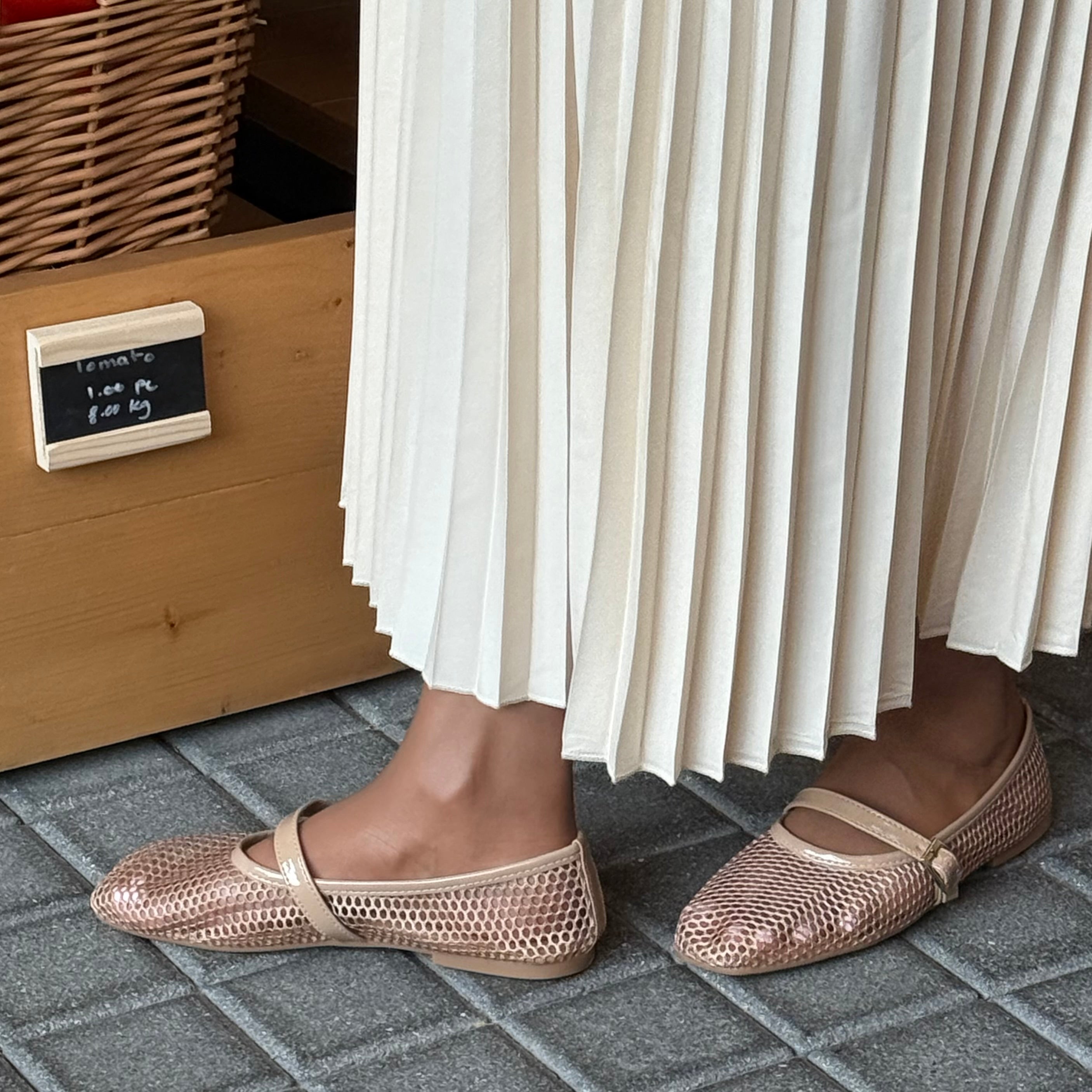 BEIGE MESH FLATS