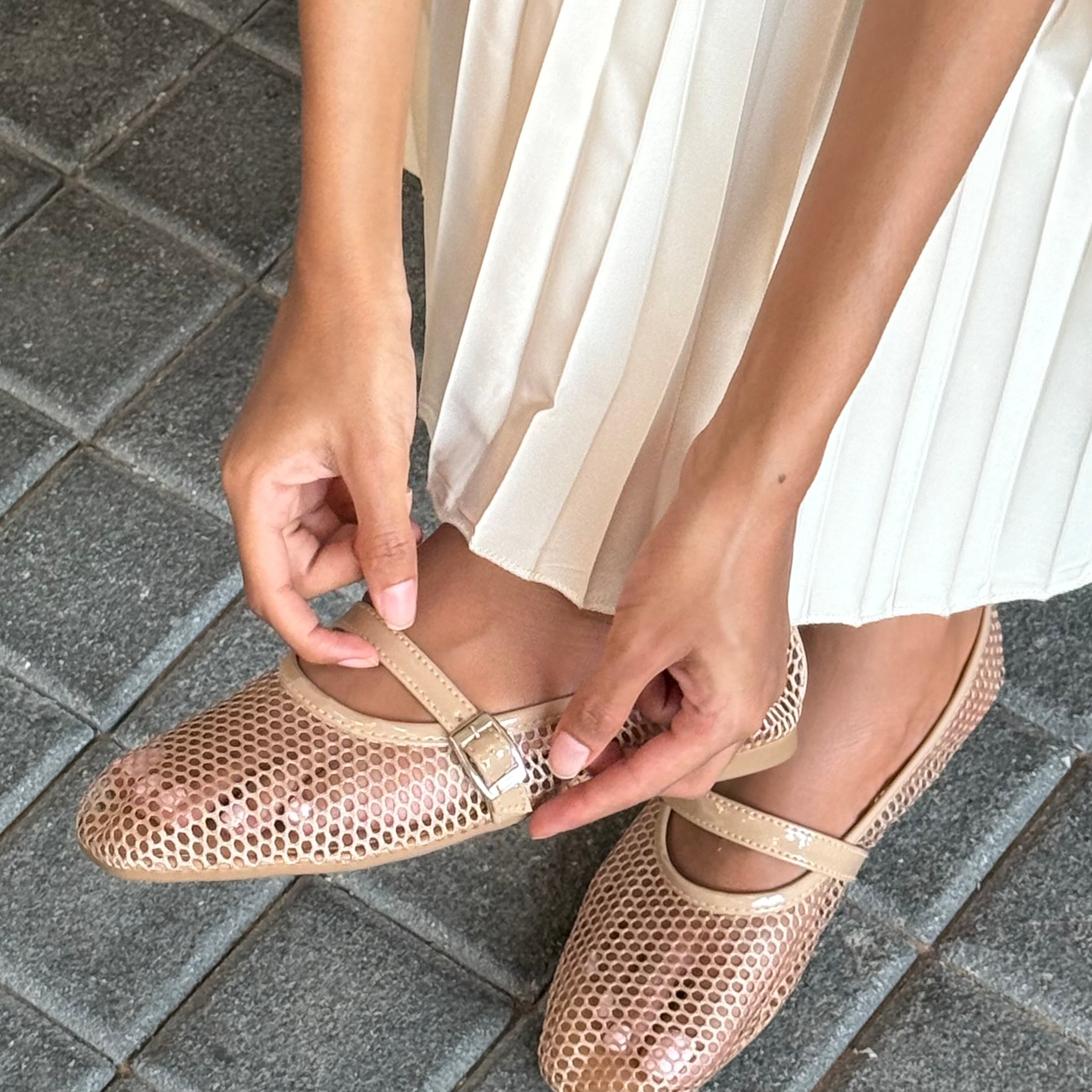 BEIGE MESH FLATS