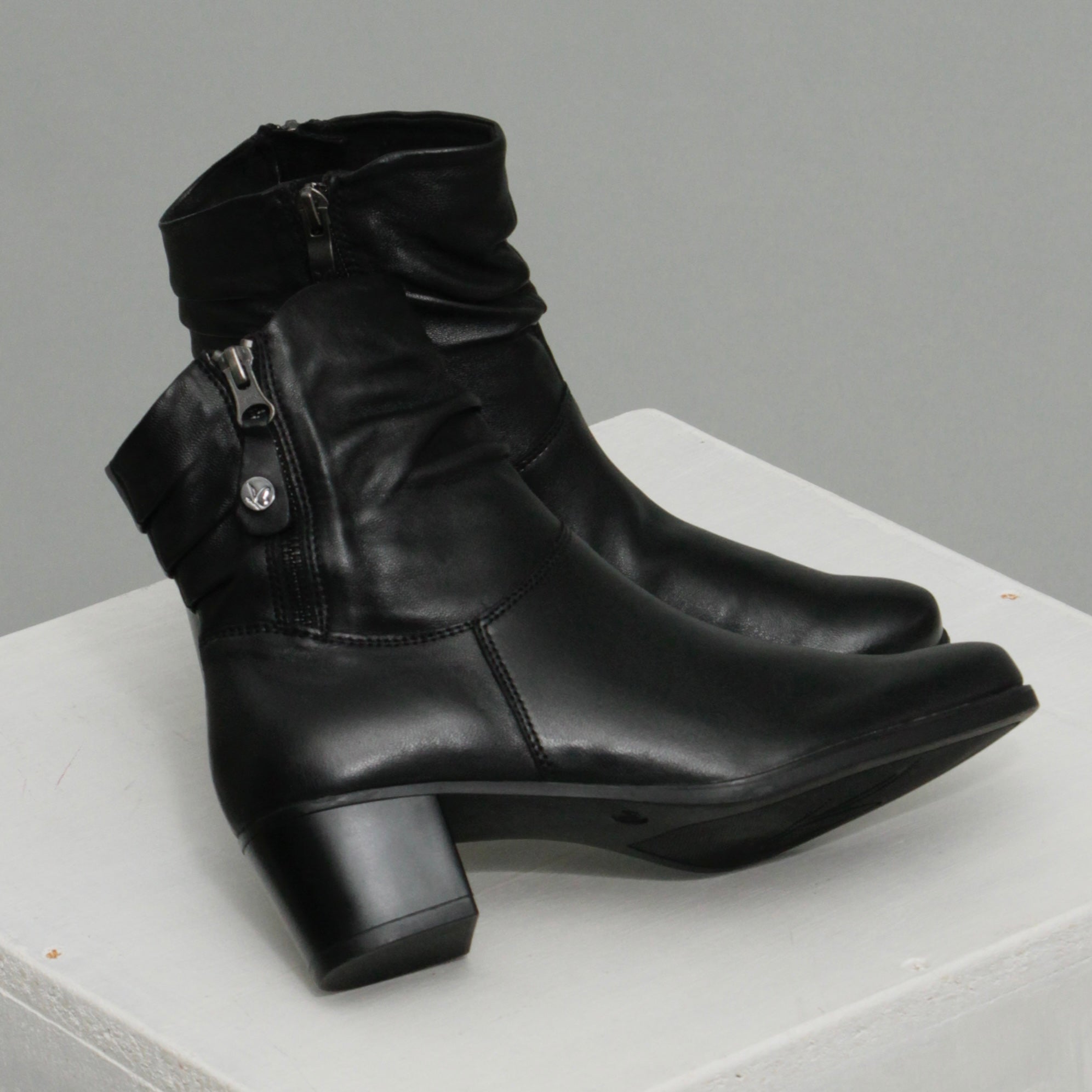 Zipper heeled crease fold boots