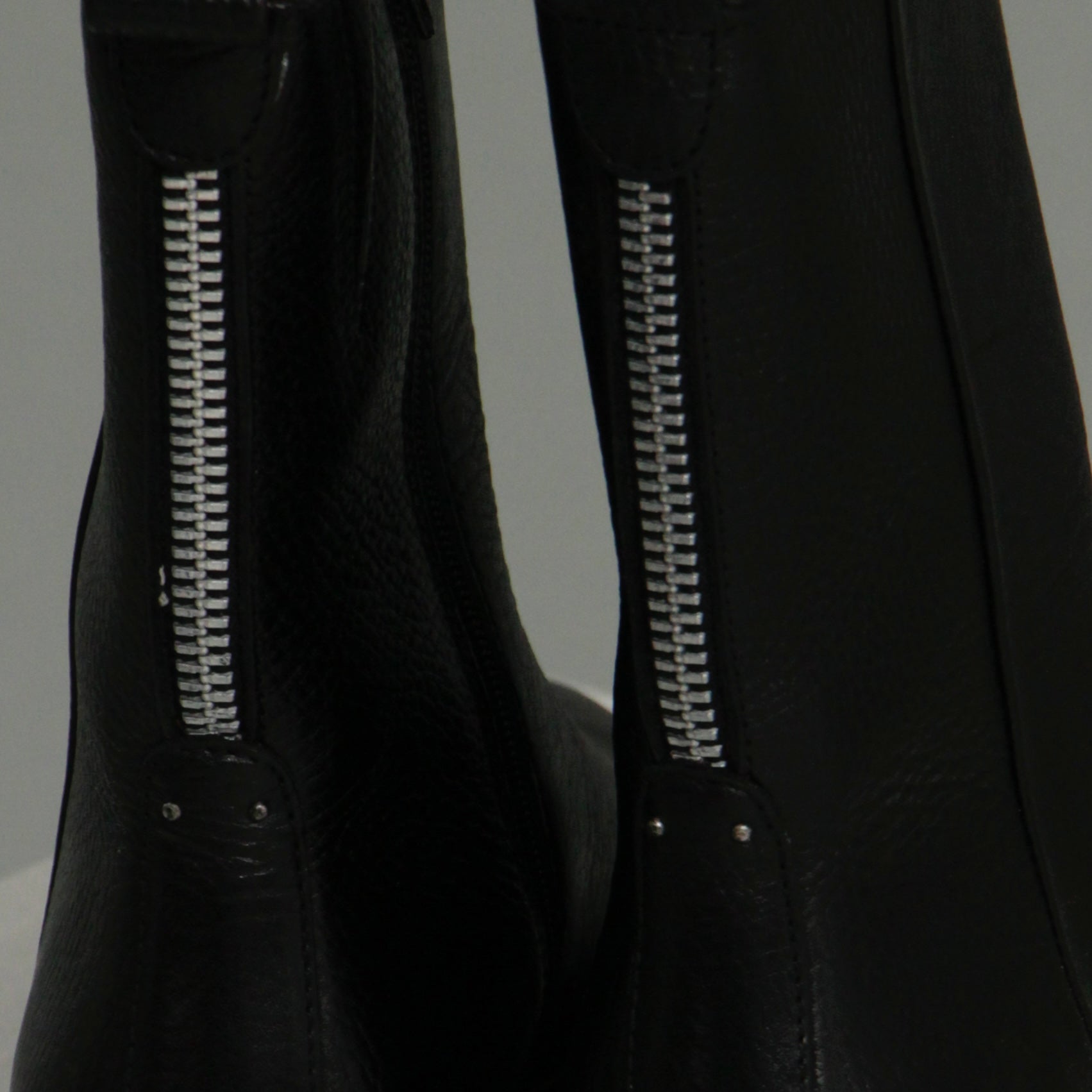 Midi jet black zipper boots