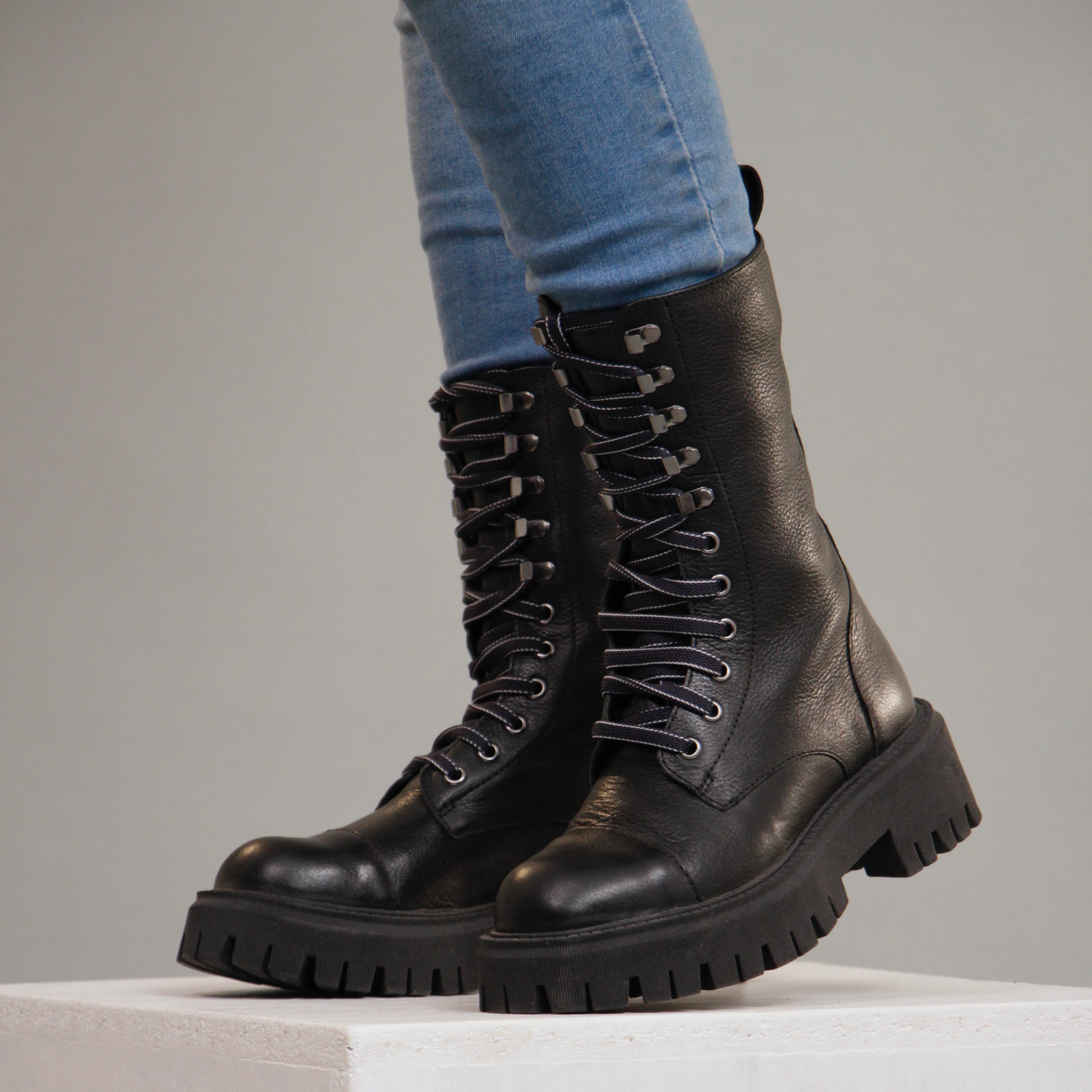 Tactic black chunky boots