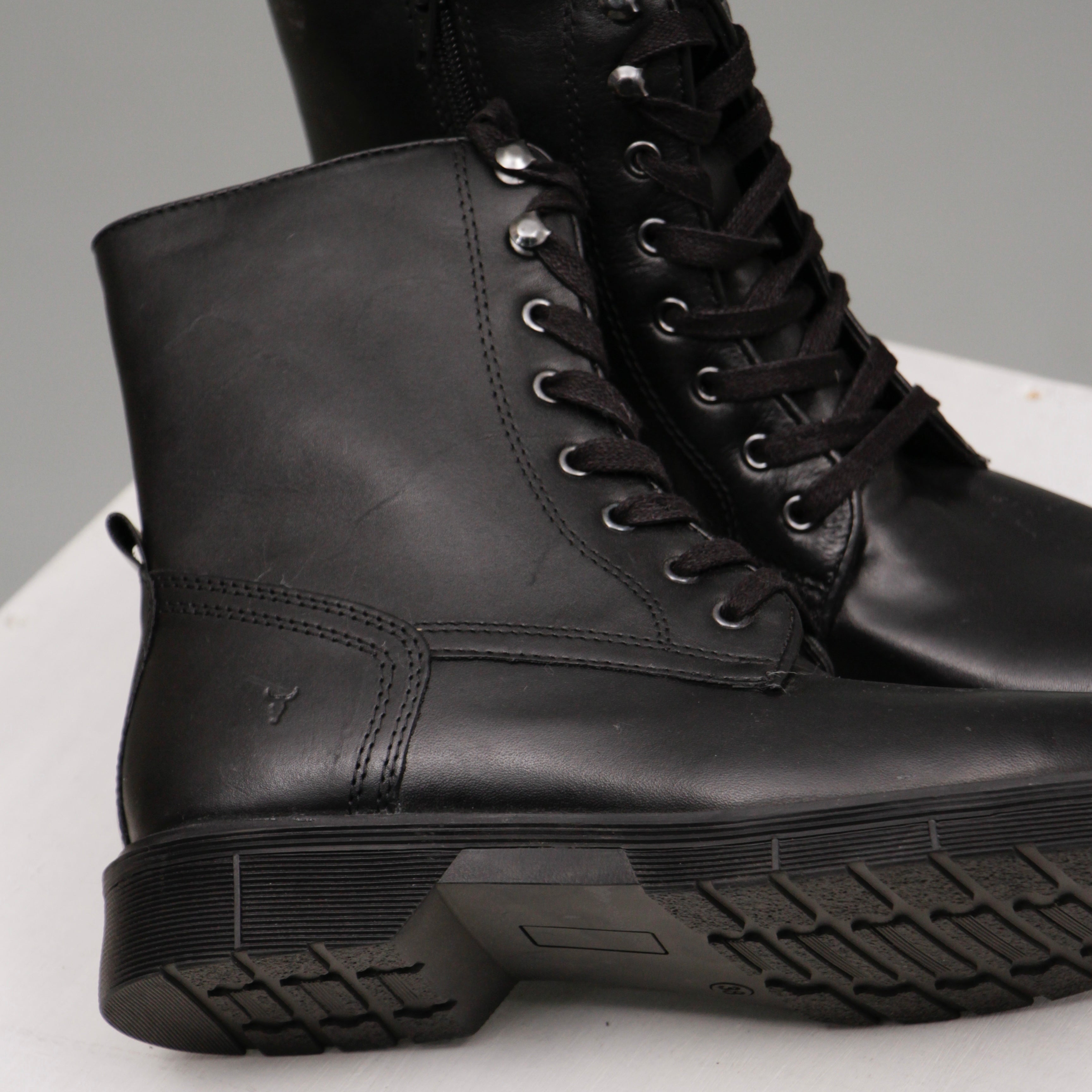 Terra black leather boots