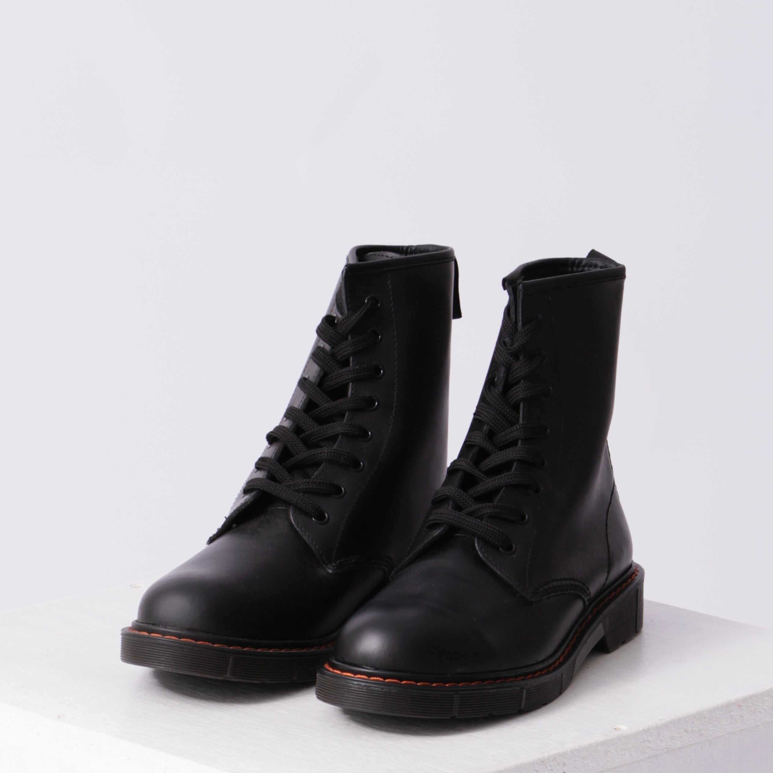 Trendy marten matte flat boots