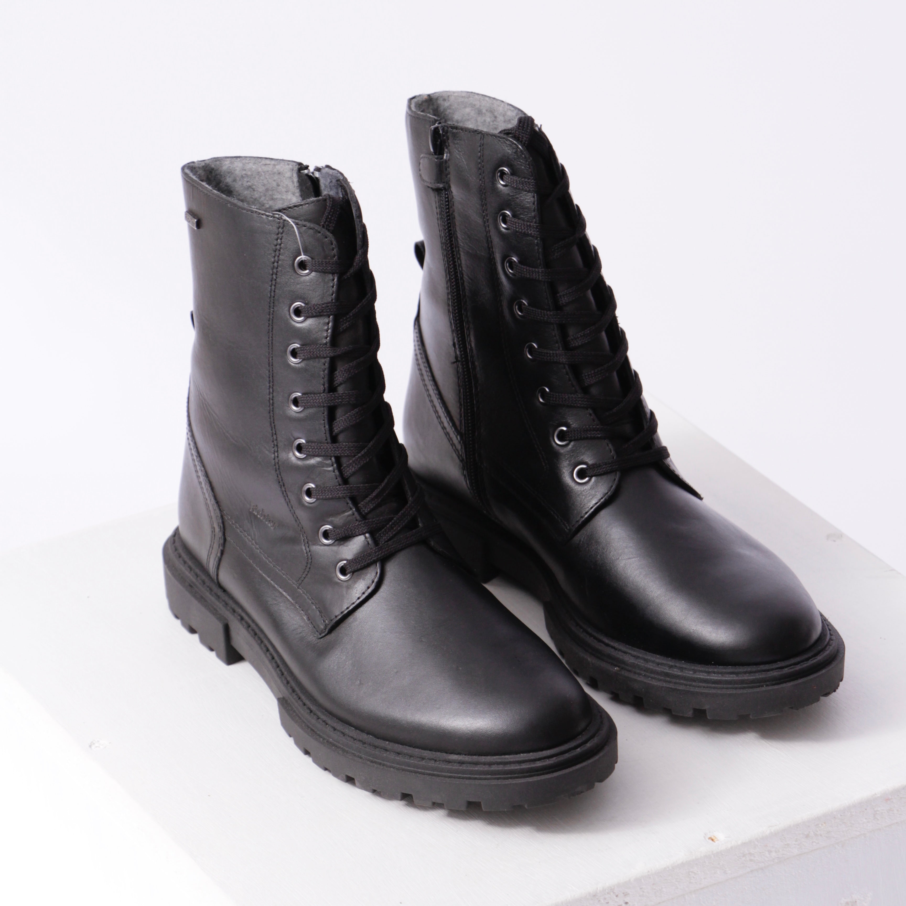 Roger lace up boots