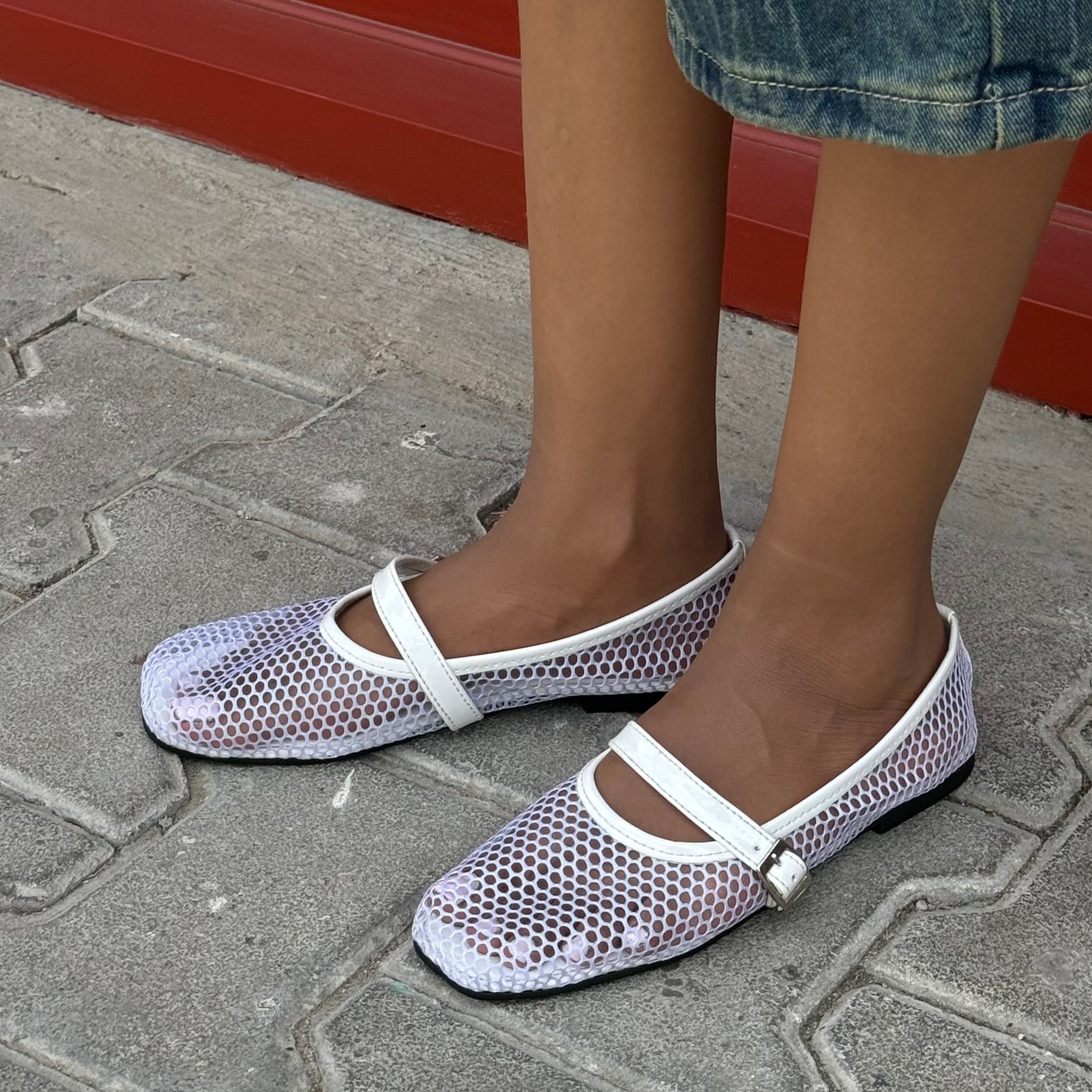 WHITE MESH FLATS