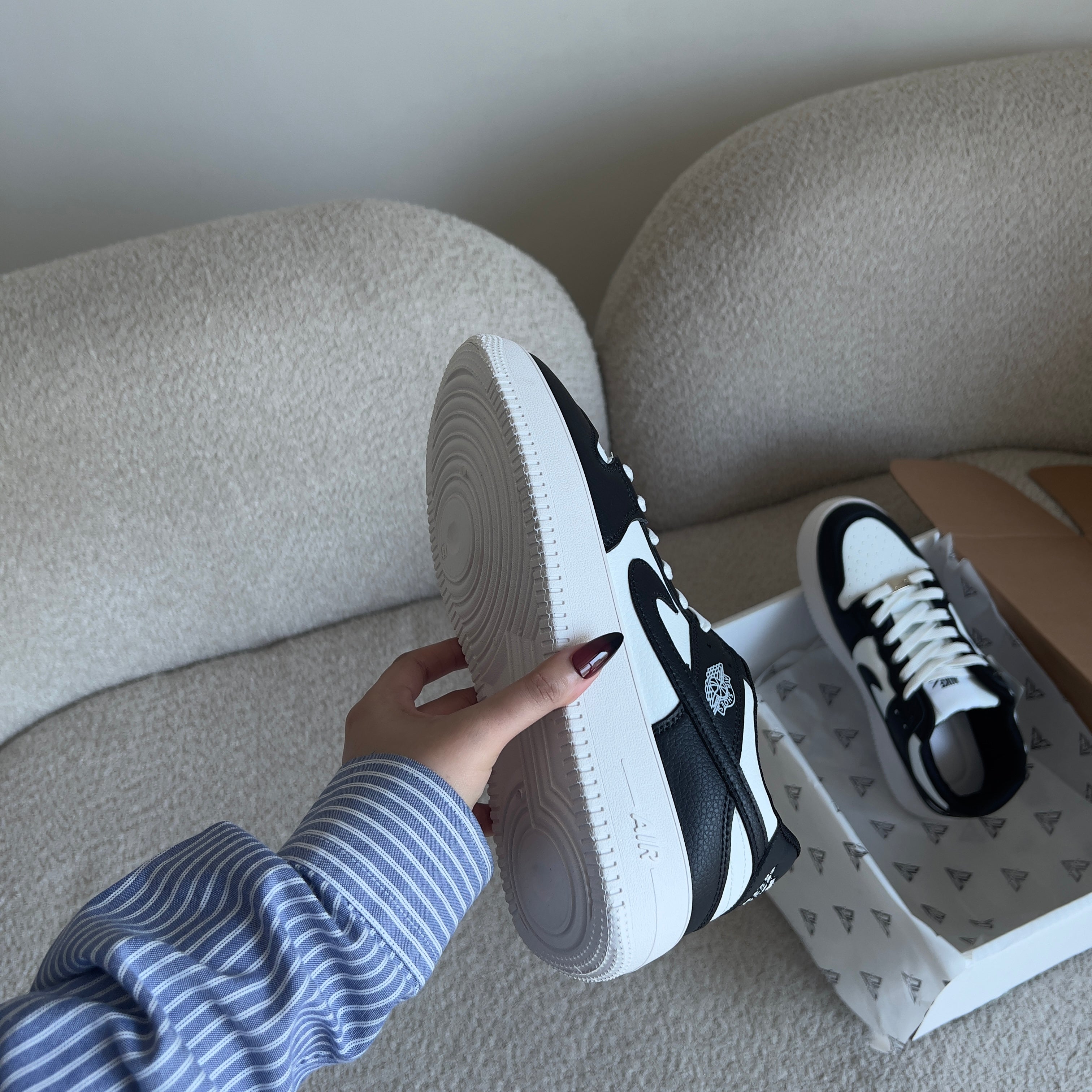 Black white sneakers